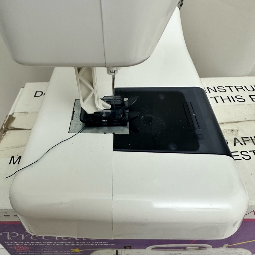 Simplicity Sew Precious Model SWSP2 Sewing Machine w/ Box, Instructions - Works - Picture 7 of 13